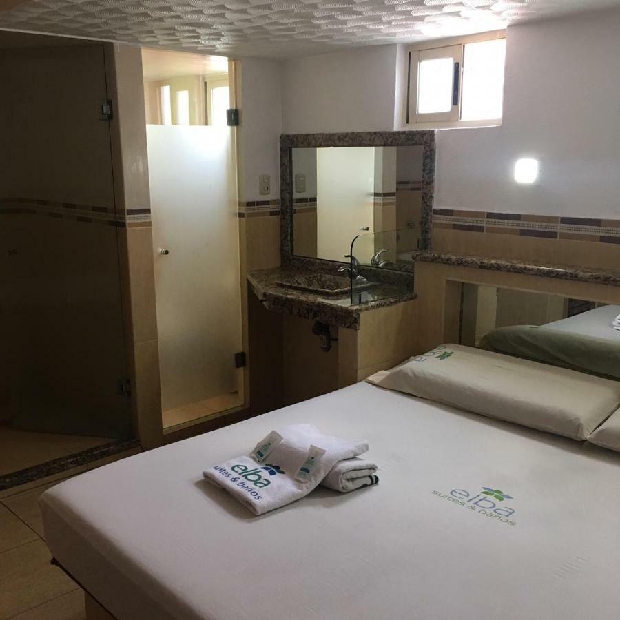 Hotel & Suites Elba Толука-де-Лердо Экстерьер фото